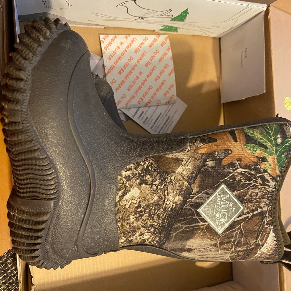 Child’s size 7 Muck Boots